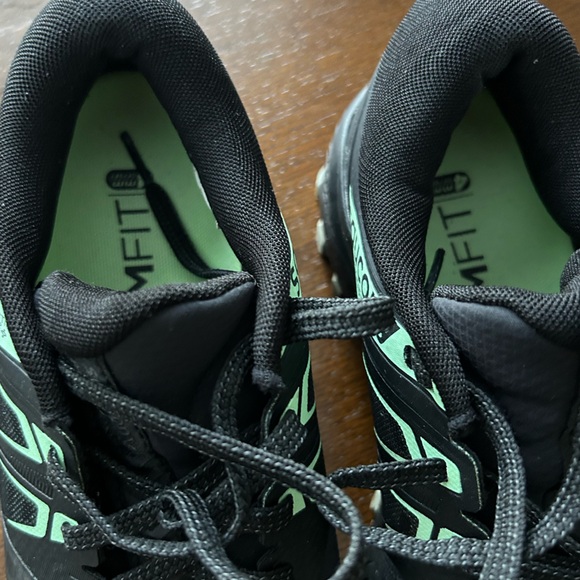 Saucony winter running shoes, women’s 8.5, black - Picture 7 of 8